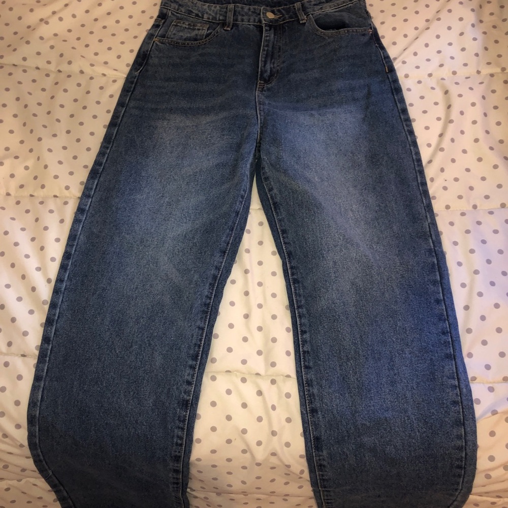 Dark wash flared out jeans never worn